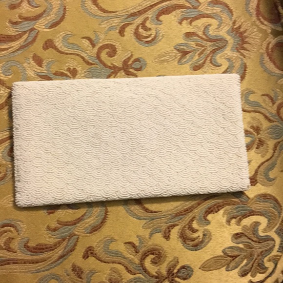 Vintage beaded clutch in white beads - Picture 2 of 4